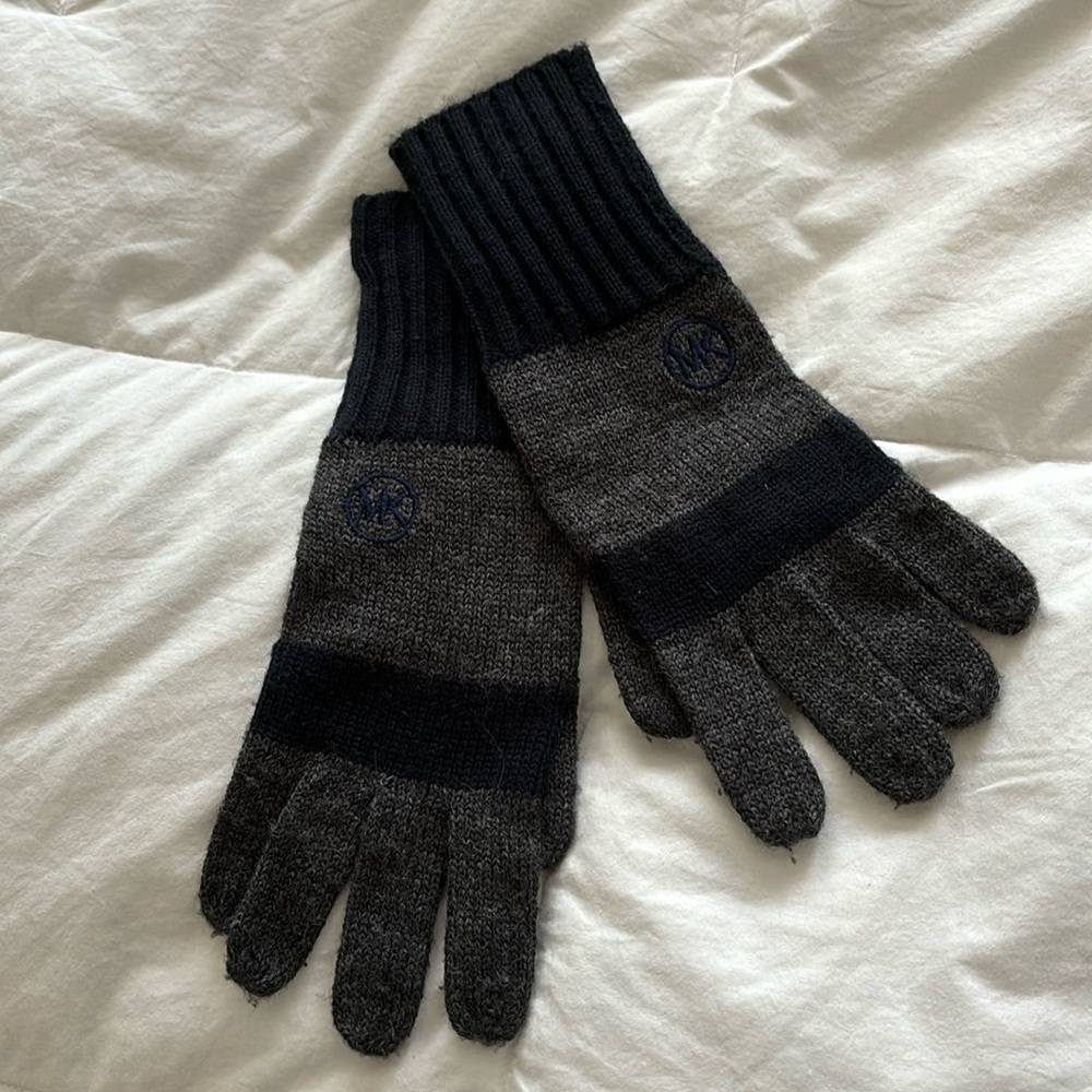 Michael Kors knitted gloves